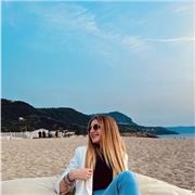 sono una studentessa, abito a milano, ho 18 anni, vado bene in tutte le materie soprattutto in matematica, pronta a mettere tutta me stessa ad aiutare bambini e ragazzi a capire la materia e fargliela piacere! Sono super disponibile, socievole e tranquill